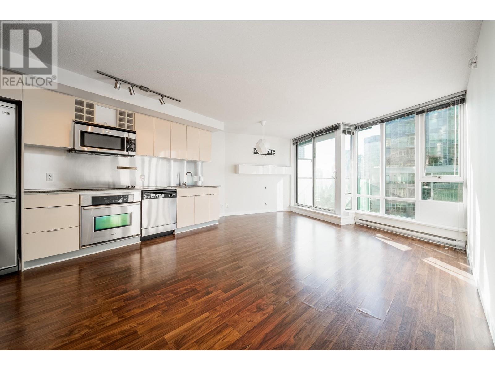 Listing Picture 13 of 40 : 908 233 ROBSON STREET, Vancouver / 溫哥華 - 魯藝地產 Yvonne Lu Group - MLS Medallion Club Member