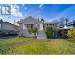 860 WHITCHURCH STREET, North Vancouver, British Columbia