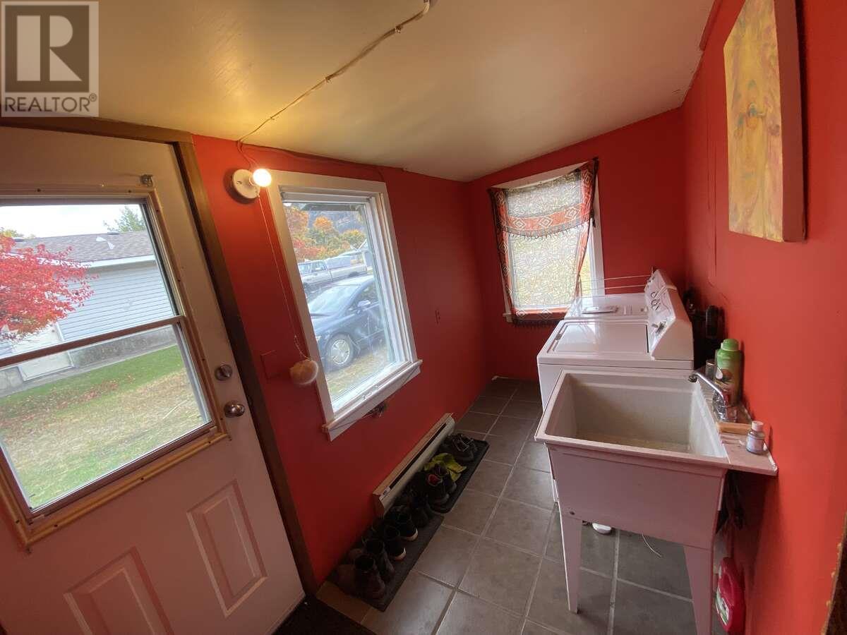 6887 16th Street, Grand Forks, British Columbia  V0H 1H0 - Photo 3 - 10334378