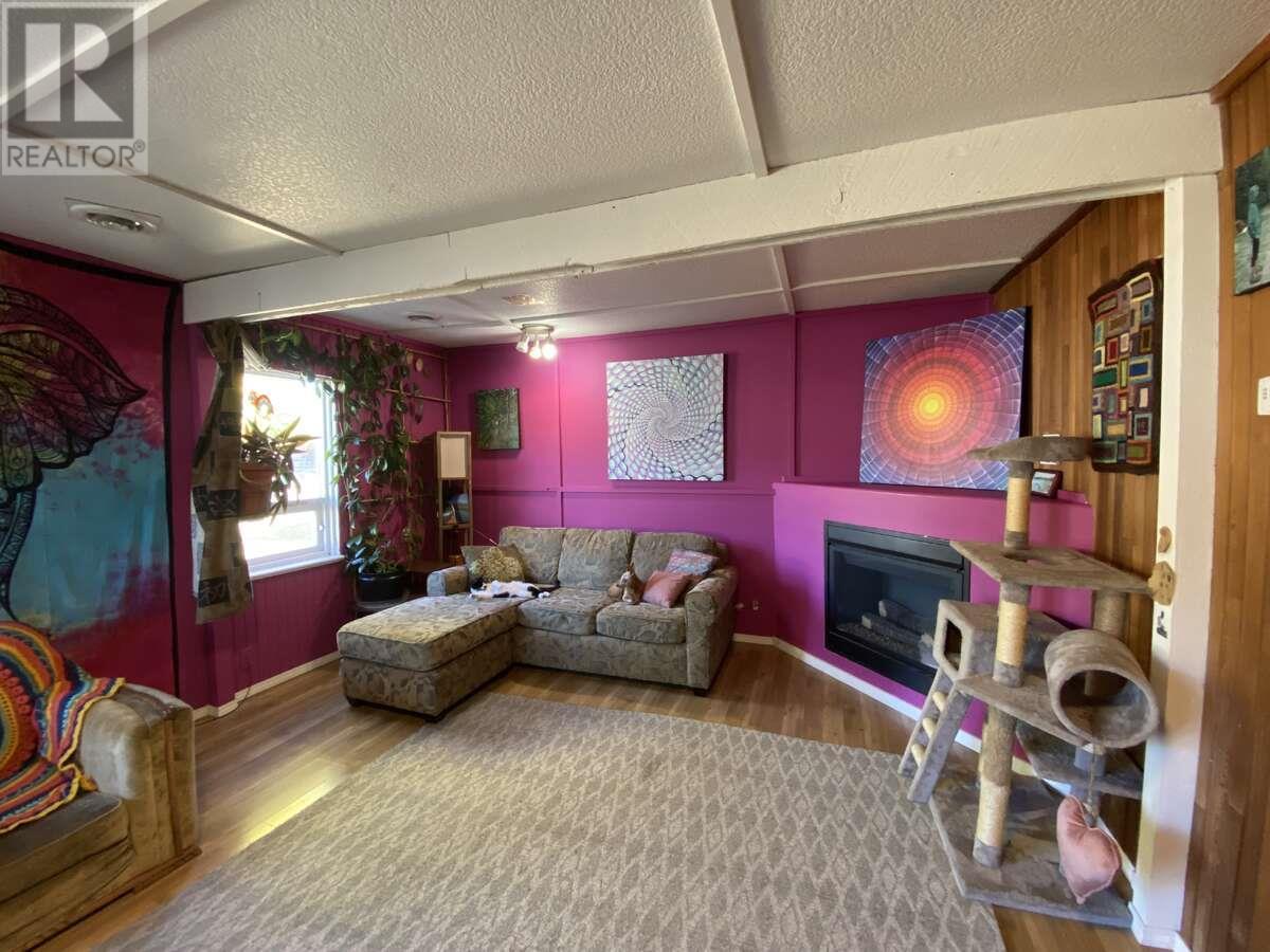 6887 16th Street, Grand Forks, British Columbia  V0H 1H0 - Photo 7 - 10334378