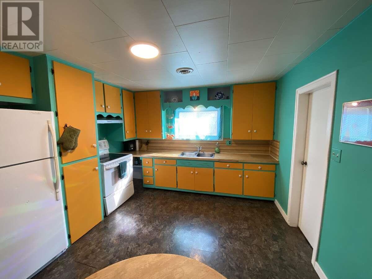 6887 16th Street, Grand Forks, British Columbia  V0H 1H0 - Photo 9 - 10334378