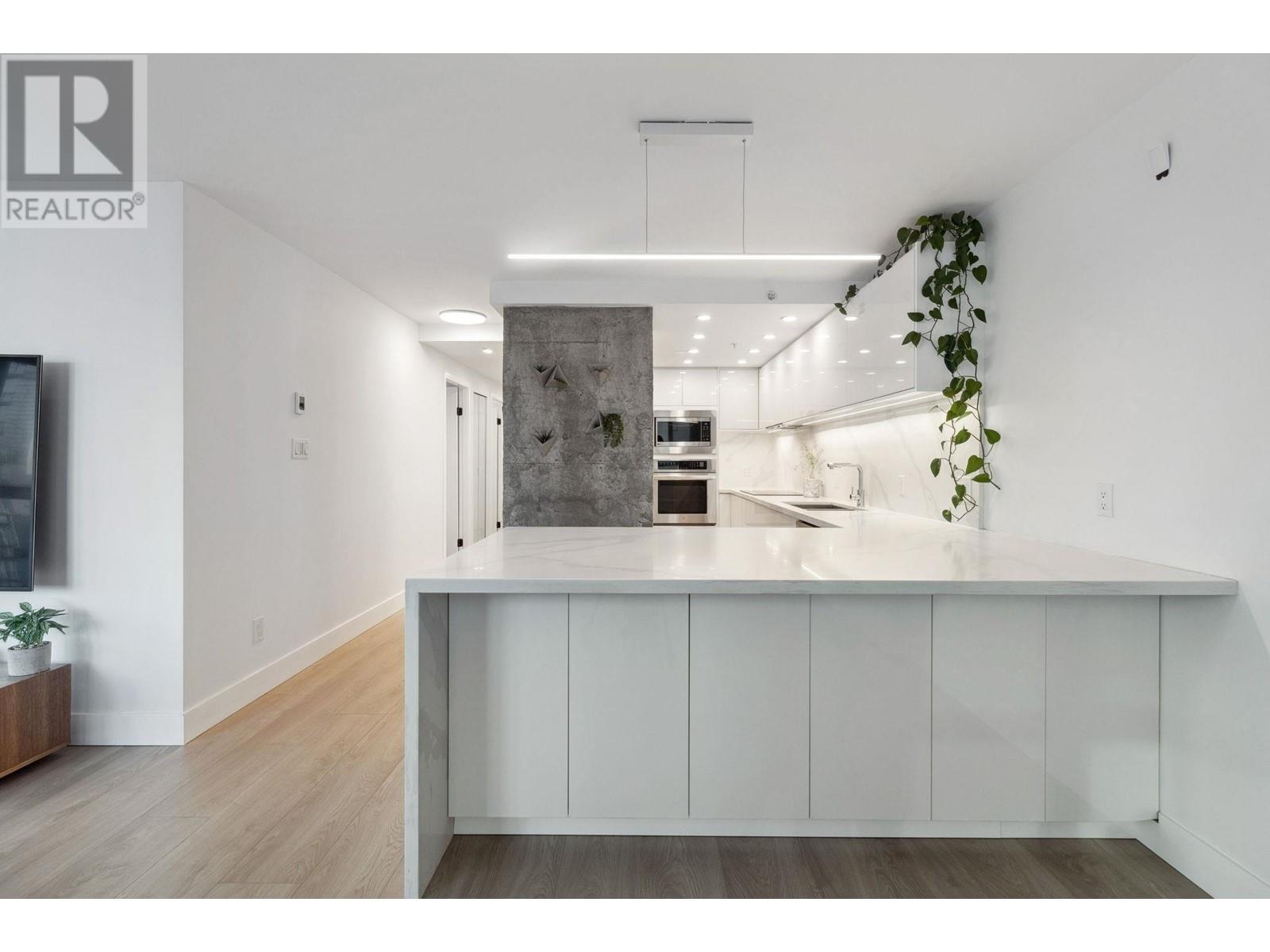 Listing Picture 3 of 25 : 2204 1238 MELVILLE STREET, Vancouver / 溫哥華 - 魯藝地產 Yvonne Lu Group - MLS Medallion Club Member