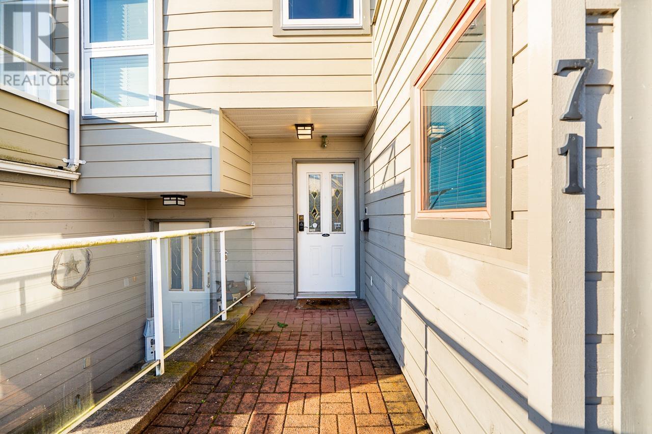 71 323 Governors Court, New Westminster, British Columbia  V3L 5S6 - Photo 3 - R2962060