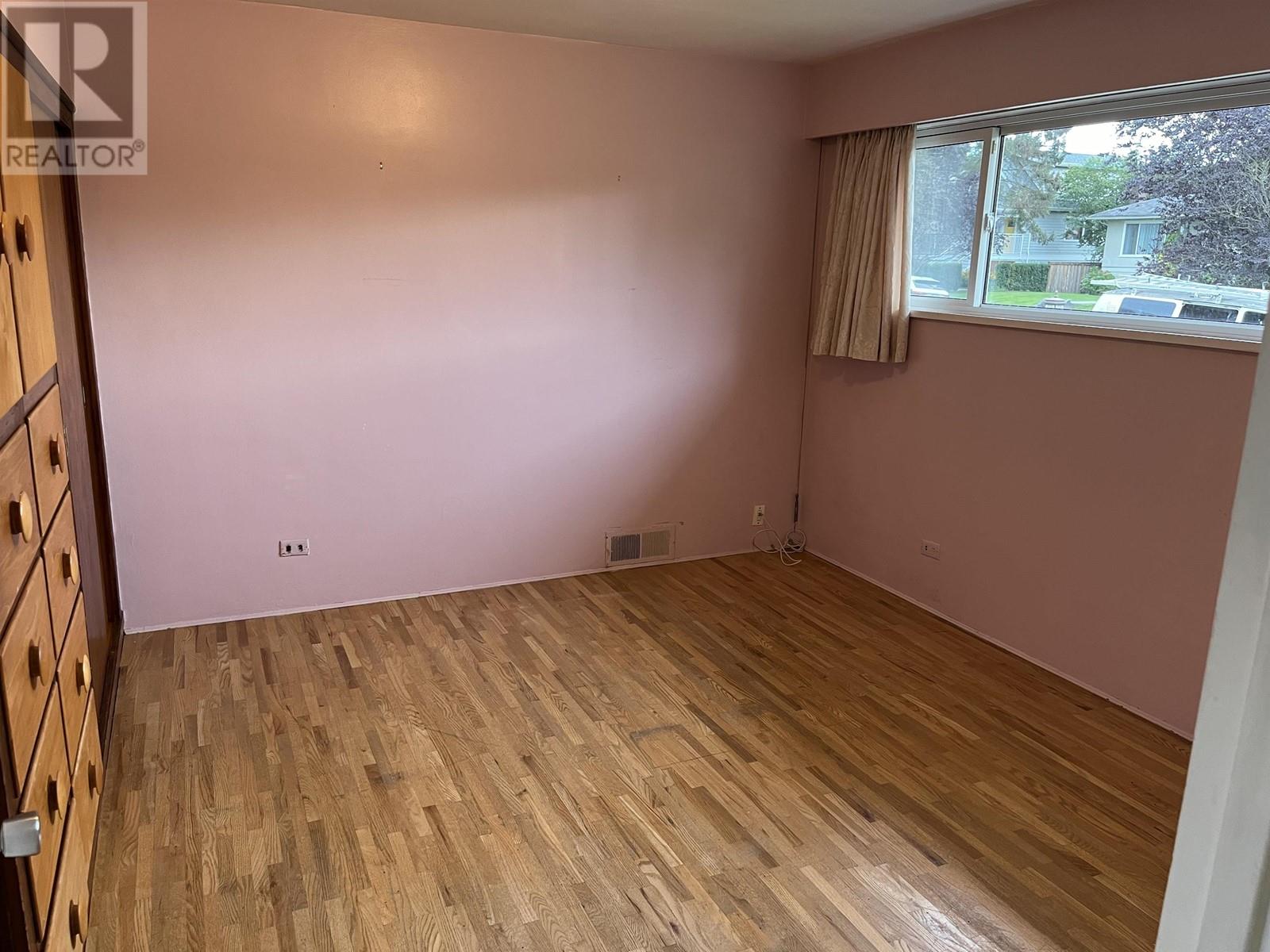 Property at 1419 E 30TH AVENUE image 3