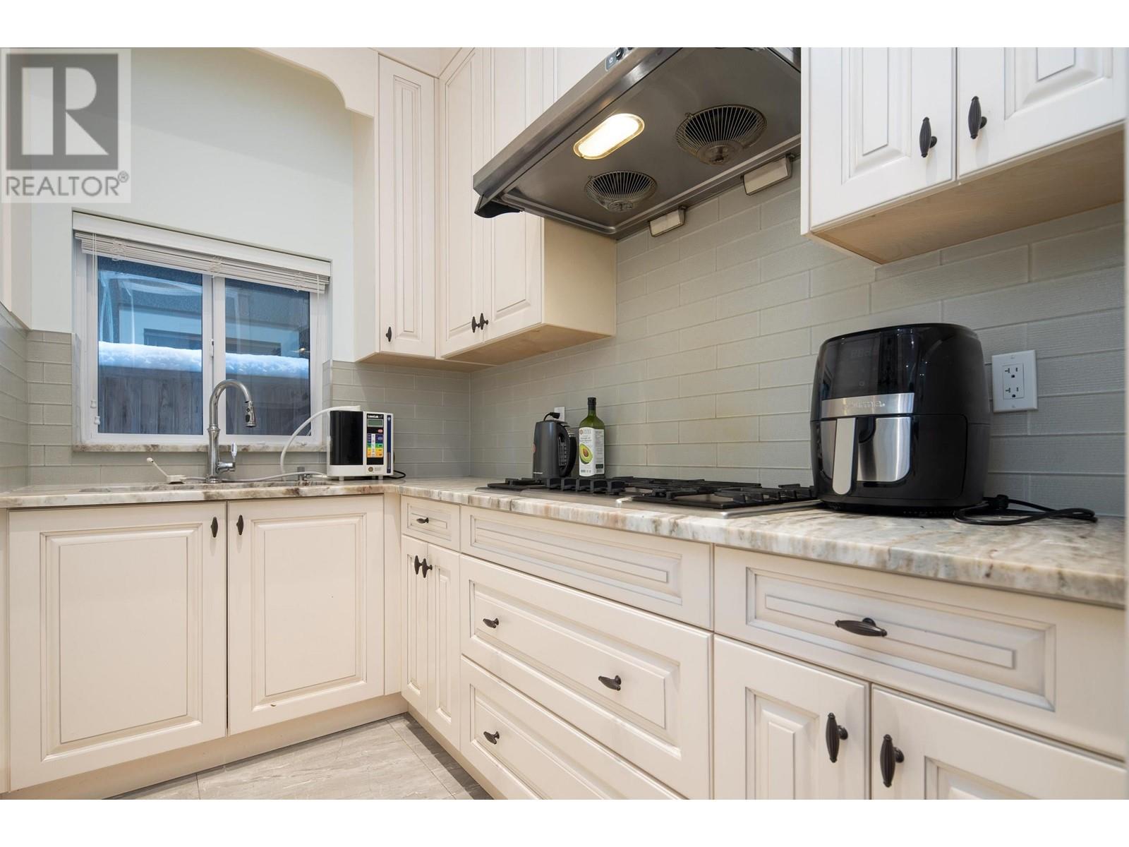 Listing Picture 13 of 24 : 3651 LOCKHART ROAD, Richmond / 烈治文 - 魯藝地產 Yvonne Lu Group - MLS Medallion Club Member