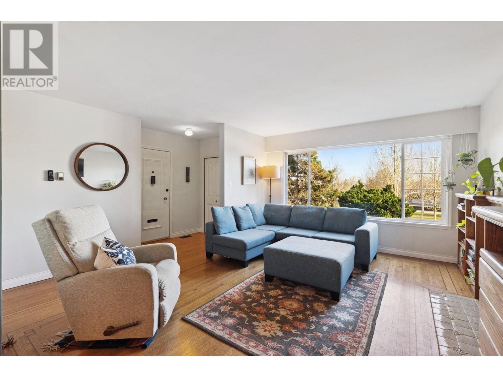 Listing Picture 12 of 39 : 3365 VICTORIA DRIVE, Vancouver / 溫哥華 - 魯藝地產 Yvonne Lu Group - MLS Medallion Club Member