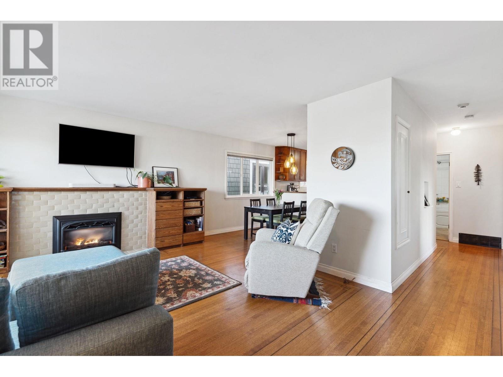 Listing Picture 15 of 39 : 3365 VICTORIA DRIVE, Vancouver / 溫哥華 - 魯藝地產 Yvonne Lu Group - MLS Medallion Club Member