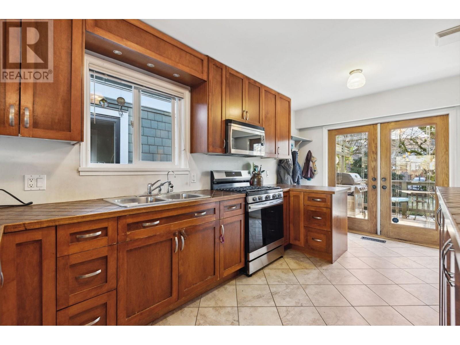 Listing Picture 19 of 39 : 3365 VICTORIA DRIVE, Vancouver / 溫哥華 - 魯藝地產 Yvonne Lu Group - MLS Medallion Club Member