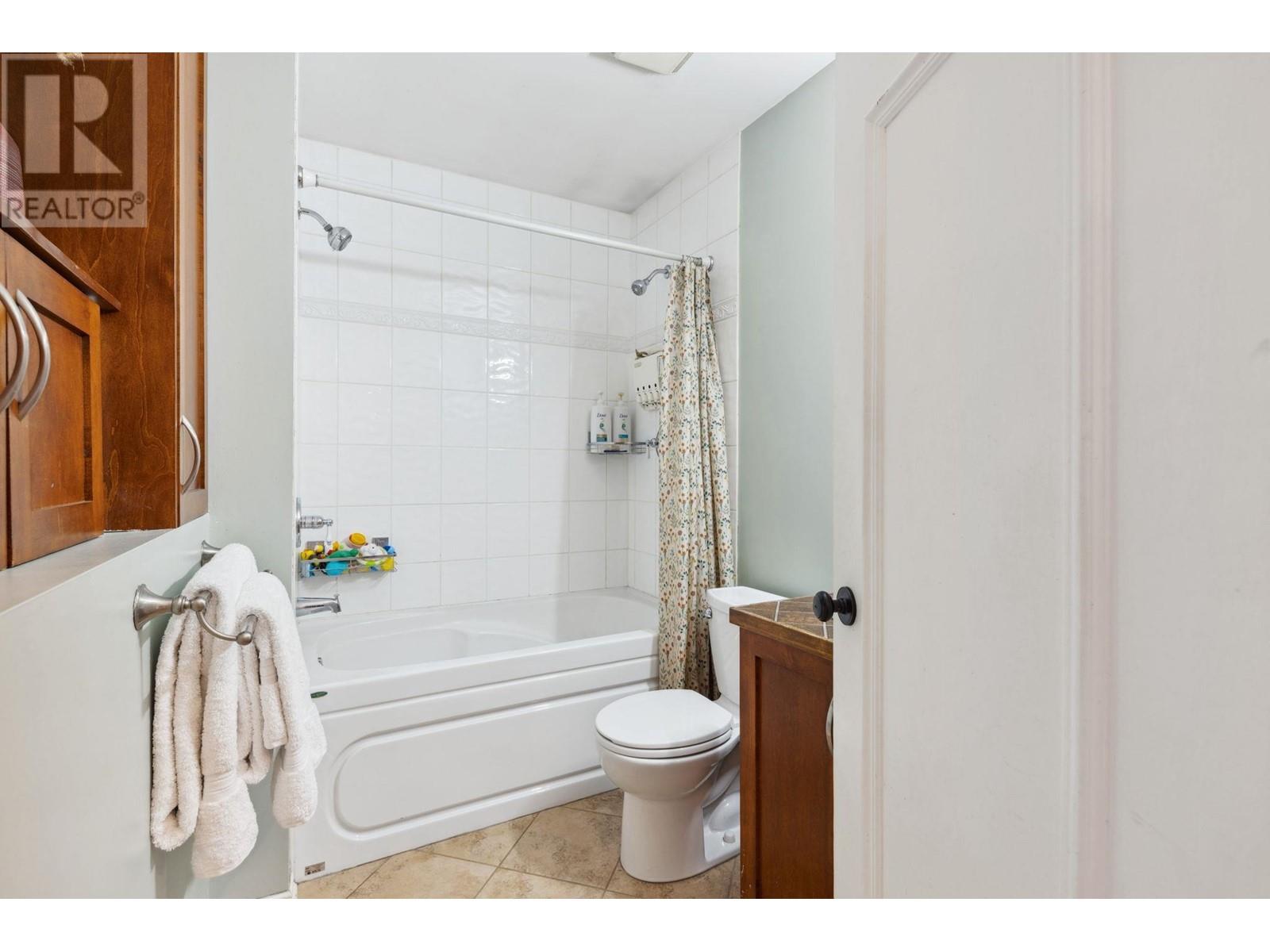 Listing Picture 25 of 39 : 3365 VICTORIA DRIVE, Vancouver / 溫哥華 - 魯藝地產 Yvonne Lu Group - MLS Medallion Club Member