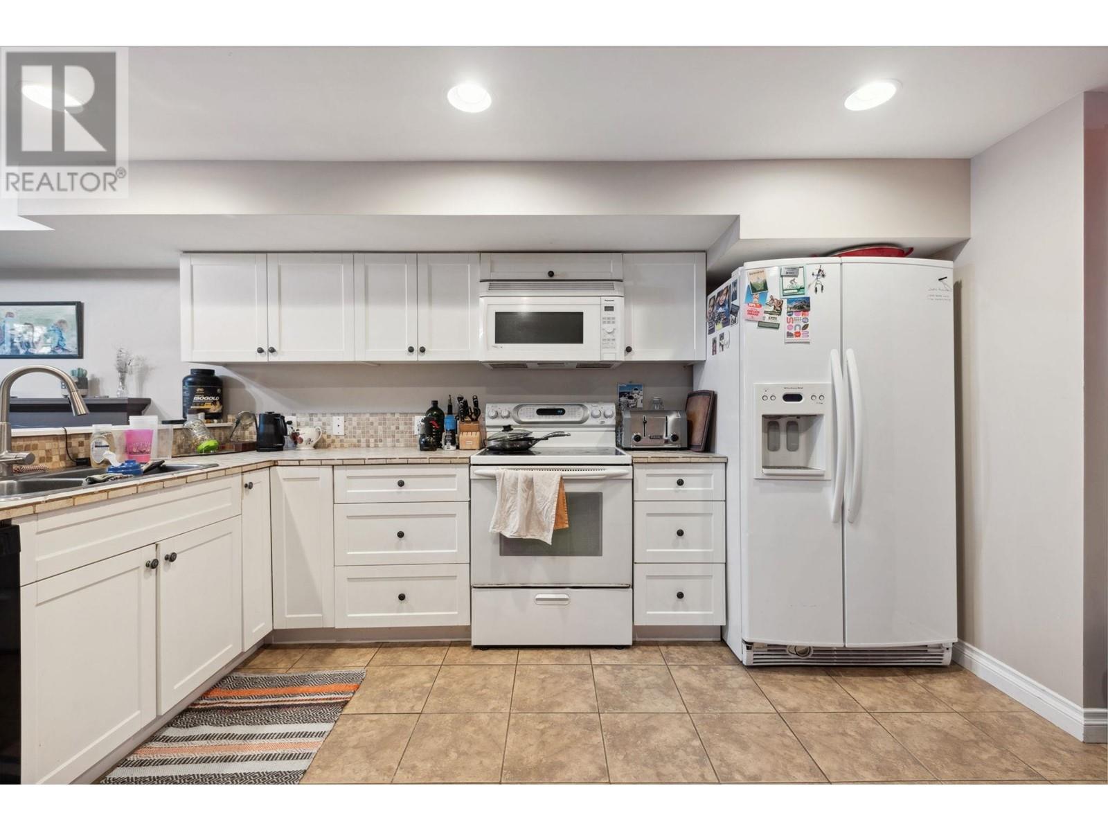 Listing Picture 28 of 39 : 3365 VICTORIA DRIVE, Vancouver / 溫哥華 - 魯藝地產 Yvonne Lu Group - MLS Medallion Club Member