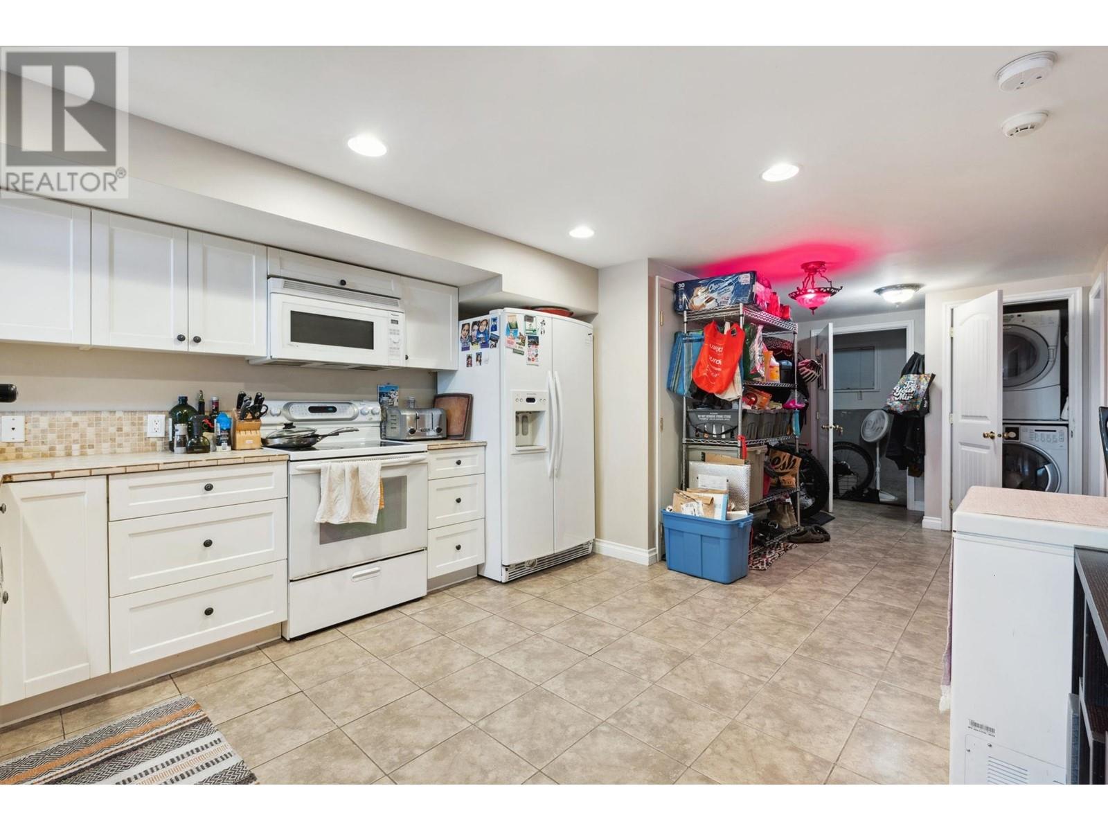 Listing Picture 30 of 39 : 3365 VICTORIA DRIVE, Vancouver / 溫哥華 - 魯藝地產 Yvonne Lu Group - MLS Medallion Club Member