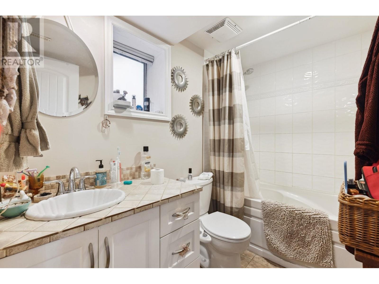 Listing Picture 32 of 39 : 3365 VICTORIA DRIVE, Vancouver / 溫哥華 - 魯藝地產 Yvonne Lu Group - MLS Medallion Club Member