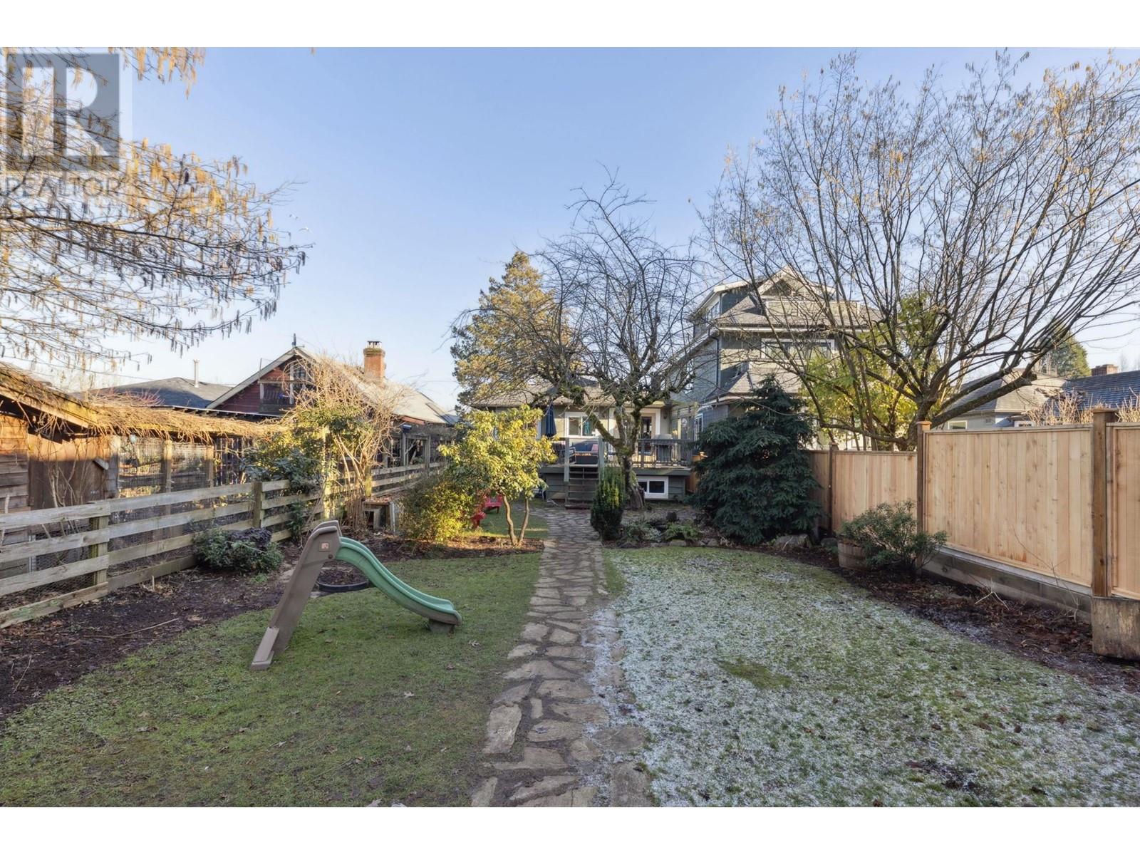 Listing Picture 36 of 39 : 3365 VICTORIA DRIVE, Vancouver / 溫哥華 - 魯藝地產 Yvonne Lu Group - MLS Medallion Club Member