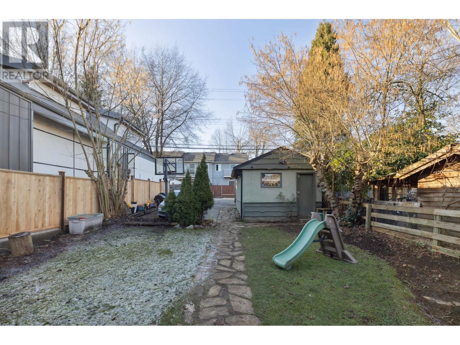 Listing Picture 37 of 39 : 3365 VICTORIA DRIVE, Vancouver / 溫哥華 - 魯藝地產 Yvonne Lu Group - MLS Medallion Club Member