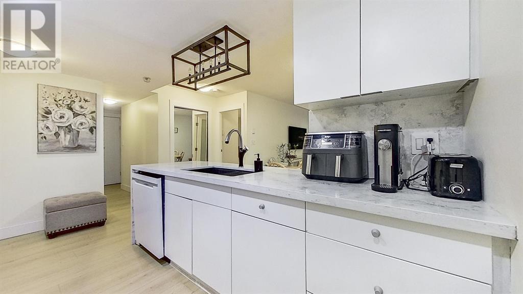 Listing Picture 4 of 21 : 202 1033 MARINASIDE CRESCENT, Vancouver / 溫哥華 - 魯藝地產 Yvonne Lu Group - MLS Medallion Club Member