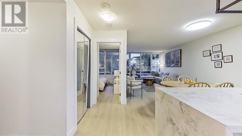 Listing Picture 3 of 21 : 202 1033 MARINASIDE CRESCENT, Vancouver / 溫哥華 - 魯藝地產 Yvonne Lu Group - MLS Medallion Club Member