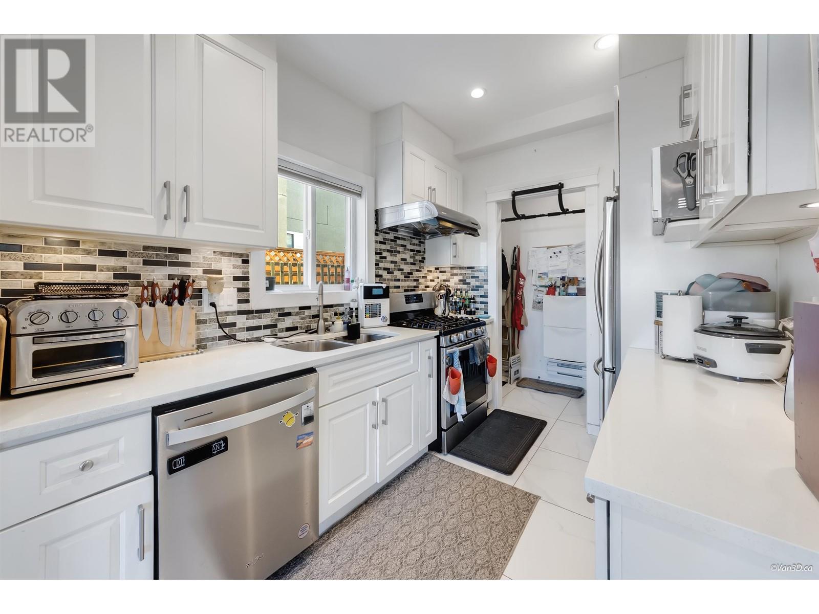 5256 Norfolk Street, Burnaby, British Columbia  V5G 1G2 - Photo 10 - R2963262
