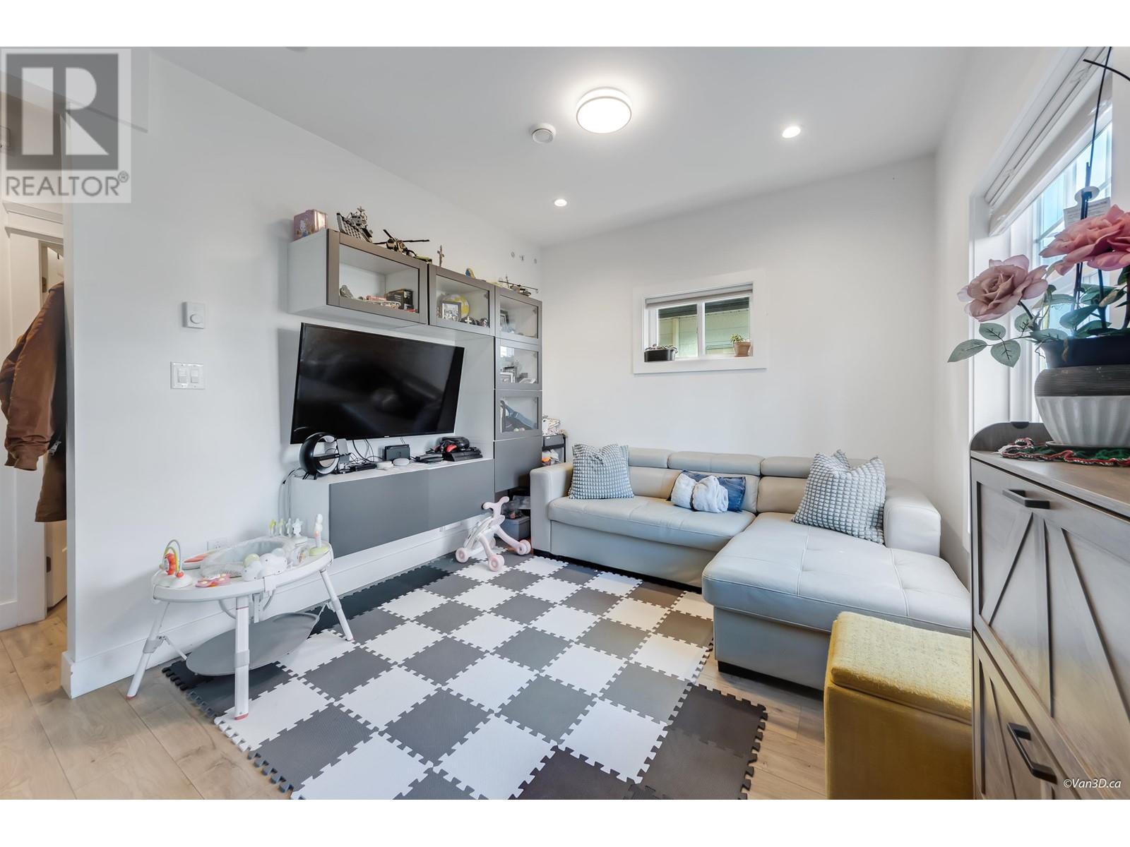 5256 Norfolk Street, Burnaby, British Columbia  V5G 1G2 - Photo 3 - R2963262