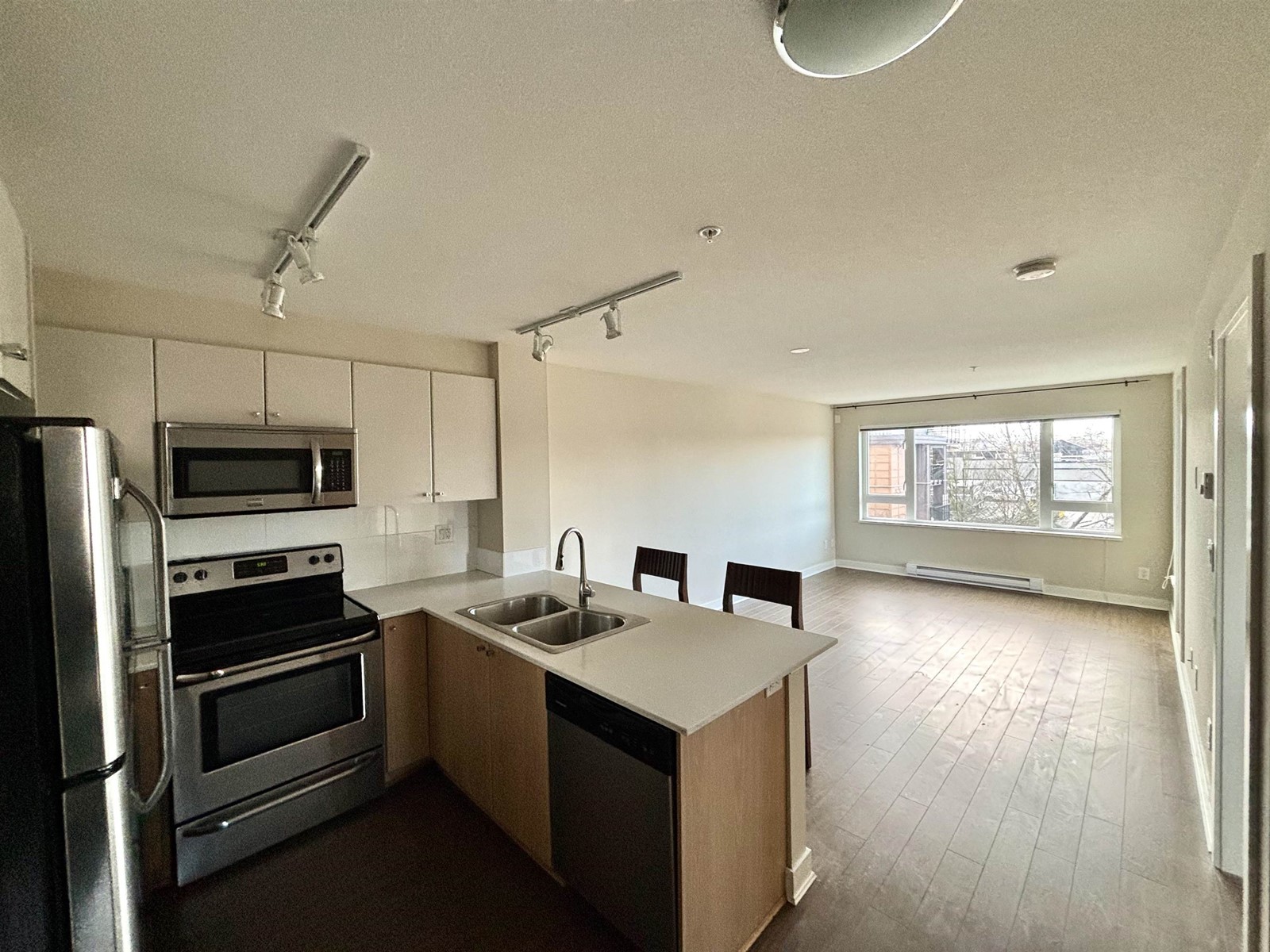 Property at 304 13740 75A AVENUE image 2