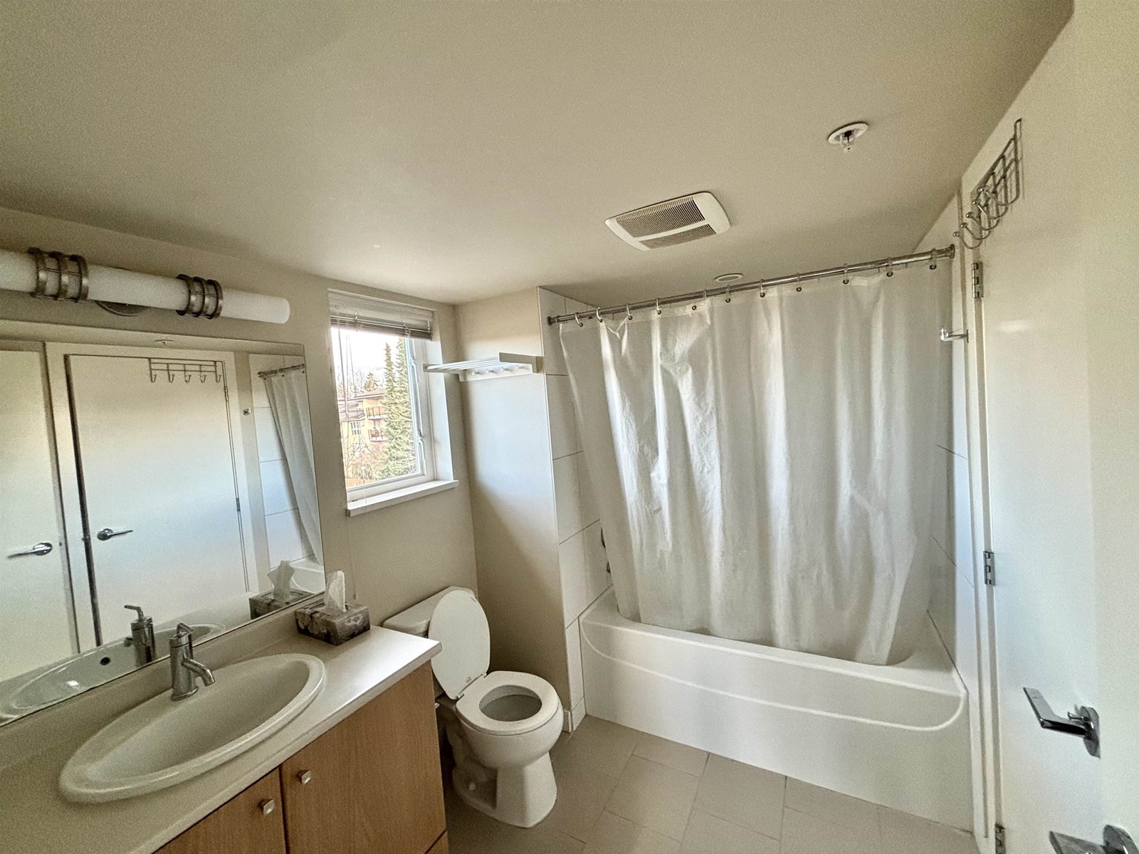 304 13740 75a Avenue, Surrey, British Columbia  V3W 0E8 - Photo 23 - R2963462