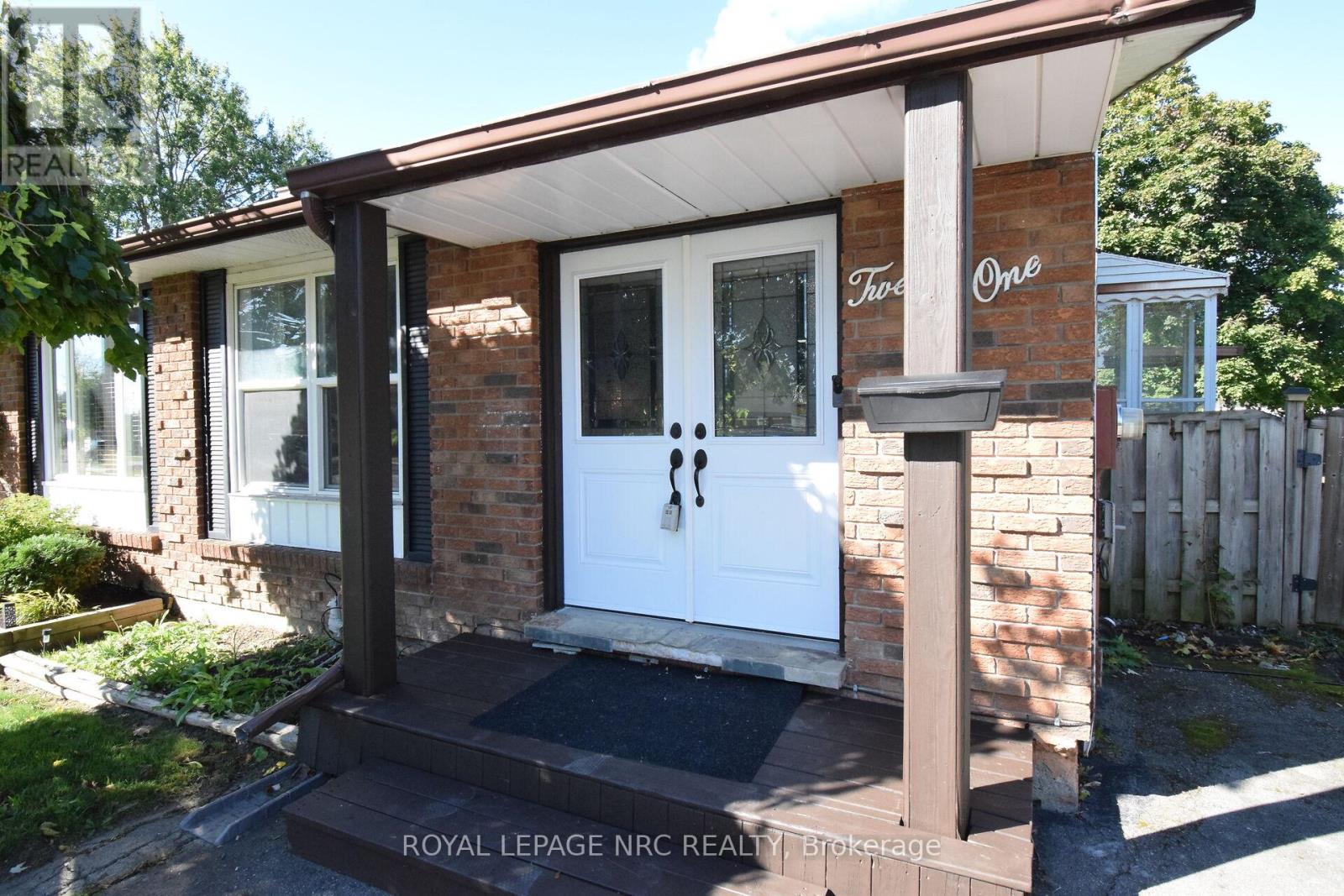Property at 21 FAIRLAWN CRESCENT image 2