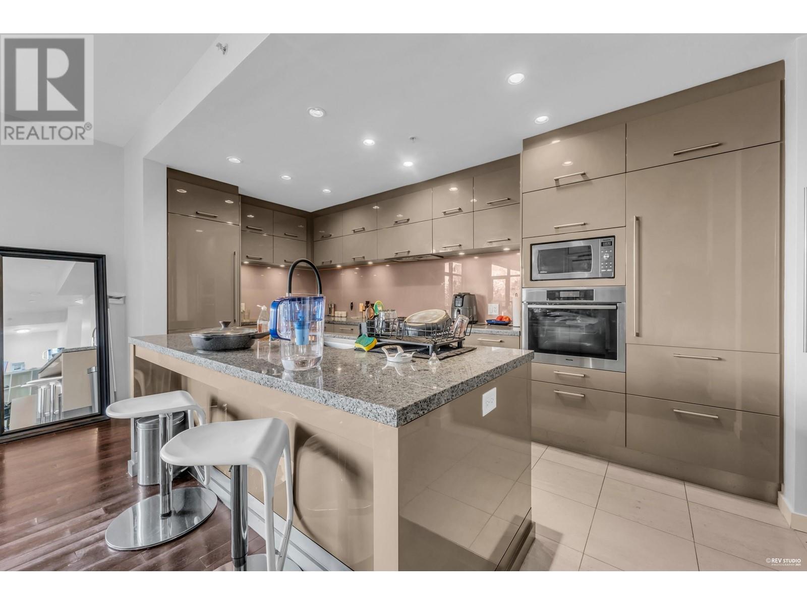 Listing Picture 6 of 34 : 206 6093 IONA DRIVE, Vancouver / 溫哥華 - 魯藝地產 Yvonne Lu Group - MLS Medallion Club Member