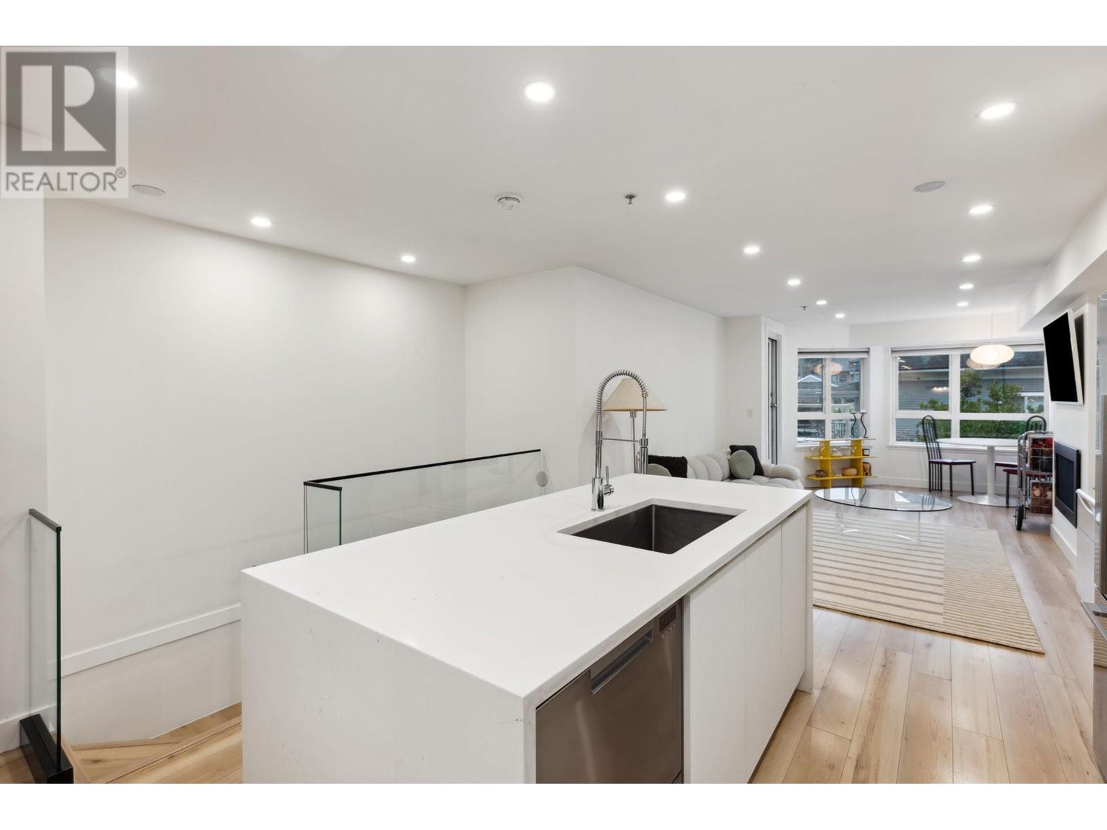 Listing Picture 11 of 40 : 205 1707 CHARLES STREET, Vancouver / 溫哥華 - 魯藝地產 Yvonne Lu Group - MLS Medallion Club Member