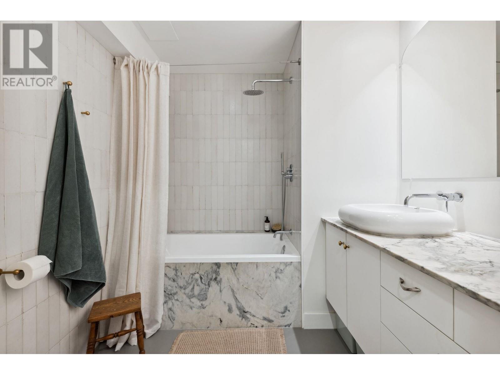 Listing Picture 23 of 40 : 205 1707 CHARLES STREET, Vancouver / 溫哥華 - 魯藝地產 Yvonne Lu Group - MLS Medallion Club Member