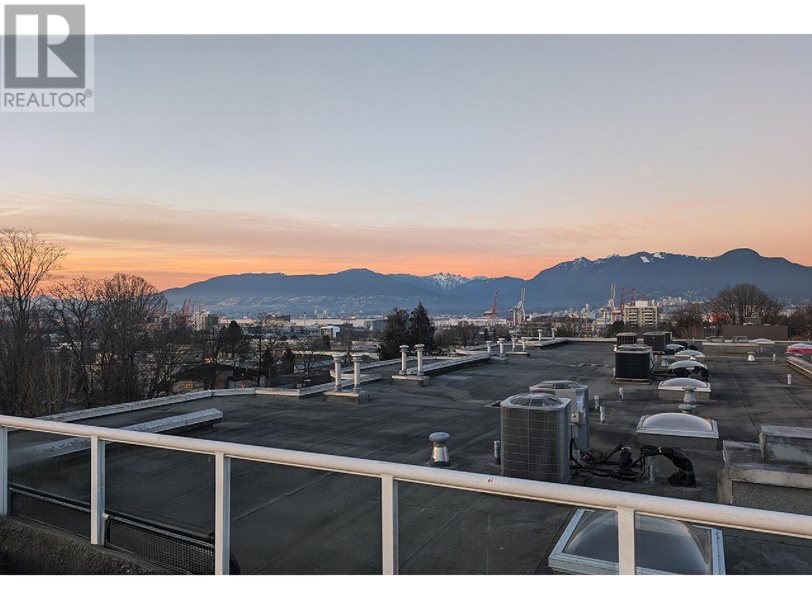 Listing Picture 36 of 40 : 205 1707 CHARLES STREET, Vancouver / 溫哥華 - 魯藝地產 Yvonne Lu Group - MLS Medallion Club Member