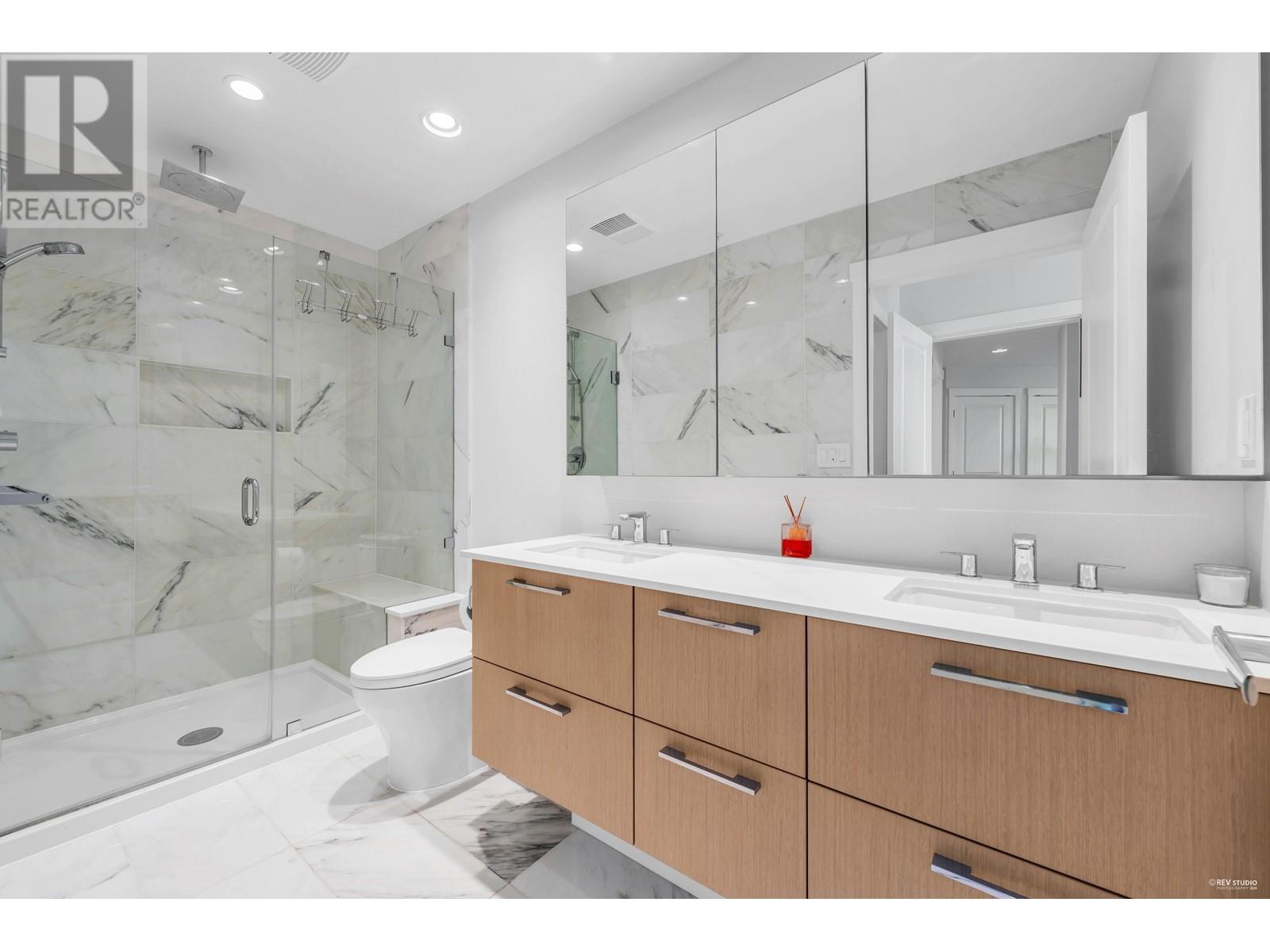 Listing Picture 16 of 35 : 606 3533 ROSS DRIVE, Vancouver / 溫哥華 - 魯藝地產 Yvonne Lu Group - MLS Medallion Club Member