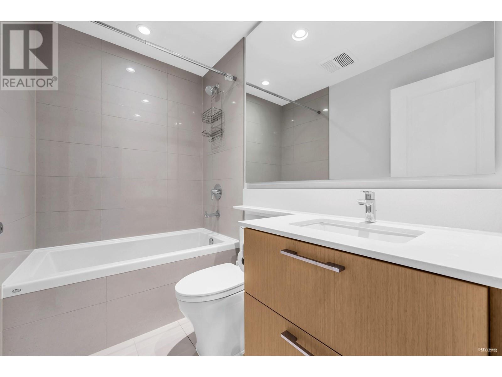 Listing Picture 19 of 35 : 606 3533 ROSS DRIVE, Vancouver / 溫哥華 - 魯藝地產 Yvonne Lu Group - MLS Medallion Club Member