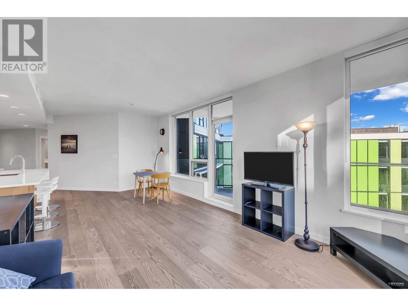 Listing Picture 4 of 35 : 606 3533 ROSS DRIVE, Vancouver / 溫哥華 - 魯藝地產 Yvonne Lu Group - MLS Medallion Club Member