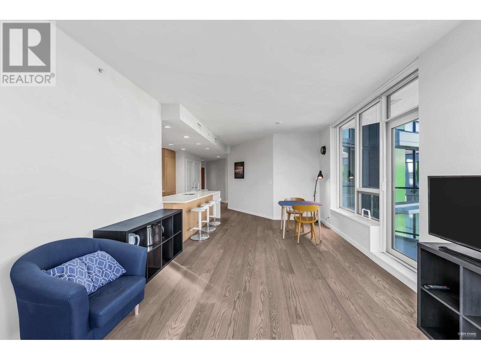 Listing Picture 5 of 35 : 606 3533 ROSS DRIVE, Vancouver / 溫哥華 - 魯藝地產 Yvonne Lu Group - MLS Medallion Club Member