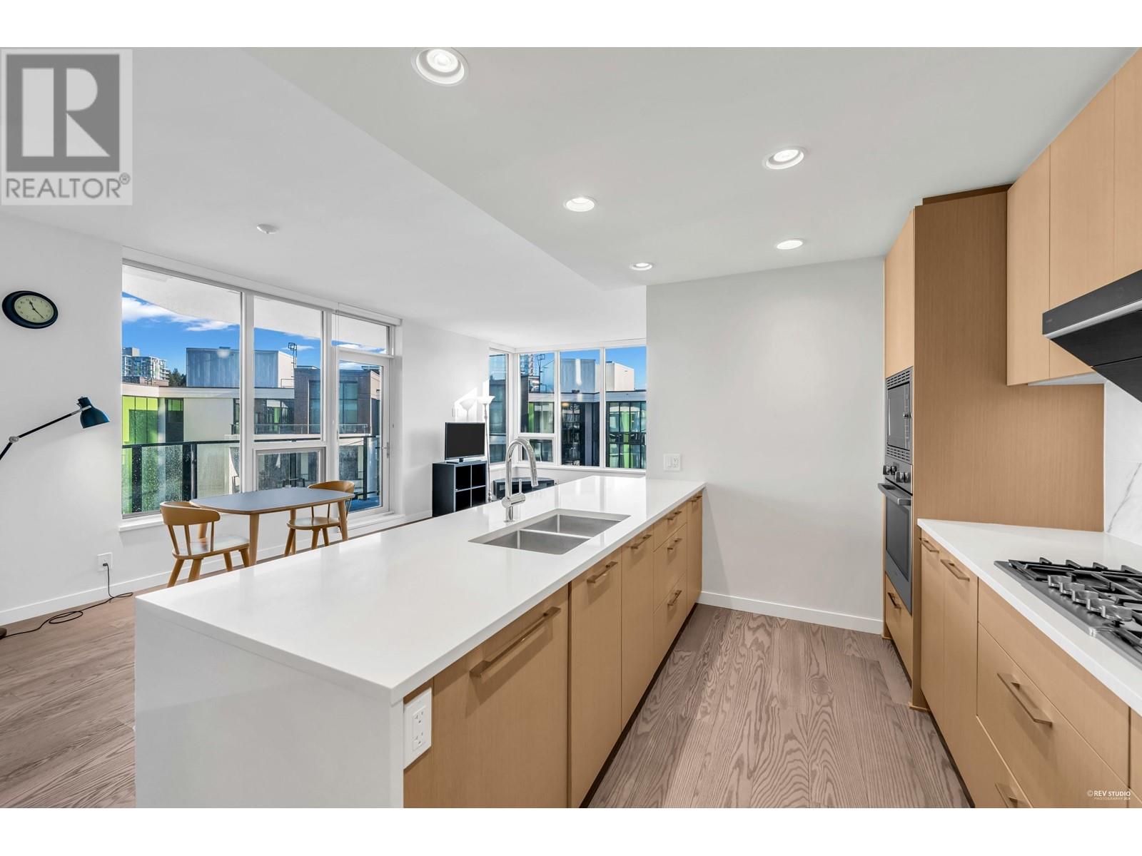 Listing Picture 8 of 35 : 606 3533 ROSS DRIVE, Vancouver / 溫哥華 - 魯藝地產 Yvonne Lu Group - MLS Medallion Club Member