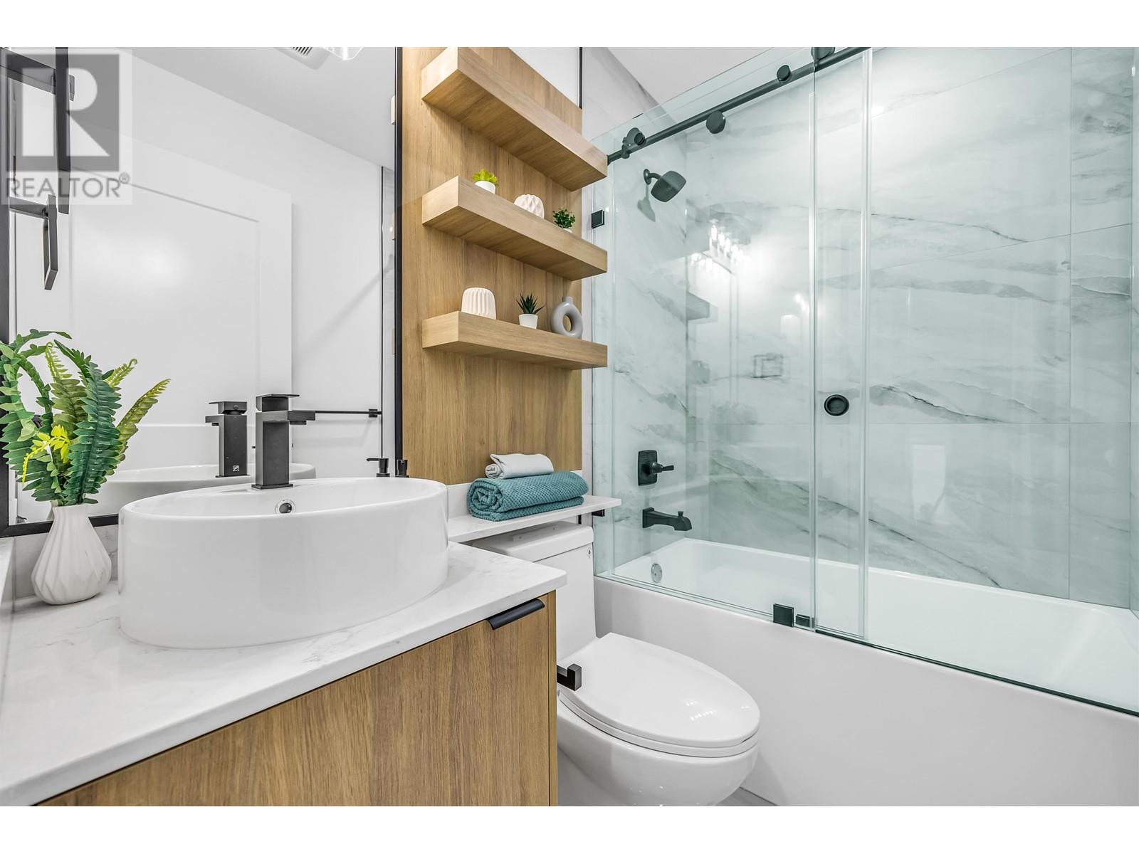 Listing Picture 10 of 20 : 848 E 38TH AVENUE, Vancouver / 溫哥華 - 魯藝地產 Yvonne Lu Group - MLS Medallion Club Member