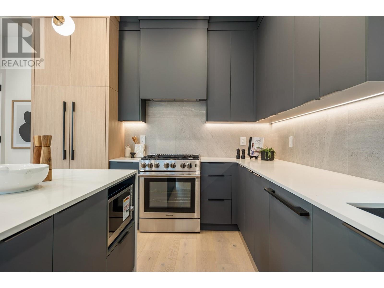 Listing Picture 16 of 40 : 1 3494 FRANKLIN STREET, Vancouver / 溫哥華 - 魯藝地產 Yvonne Lu Group - MLS Medallion Club Member