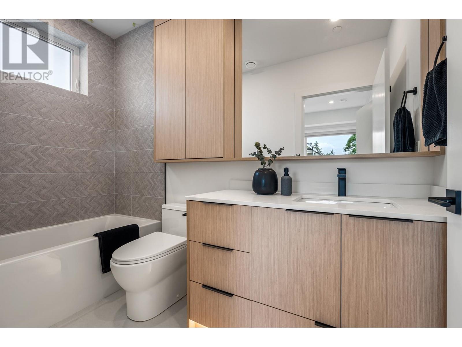 Listing Picture 24 of 40 : 1 3494 FRANKLIN STREET, Vancouver / 溫哥華 - 魯藝地產 Yvonne Lu Group - MLS Medallion Club Member