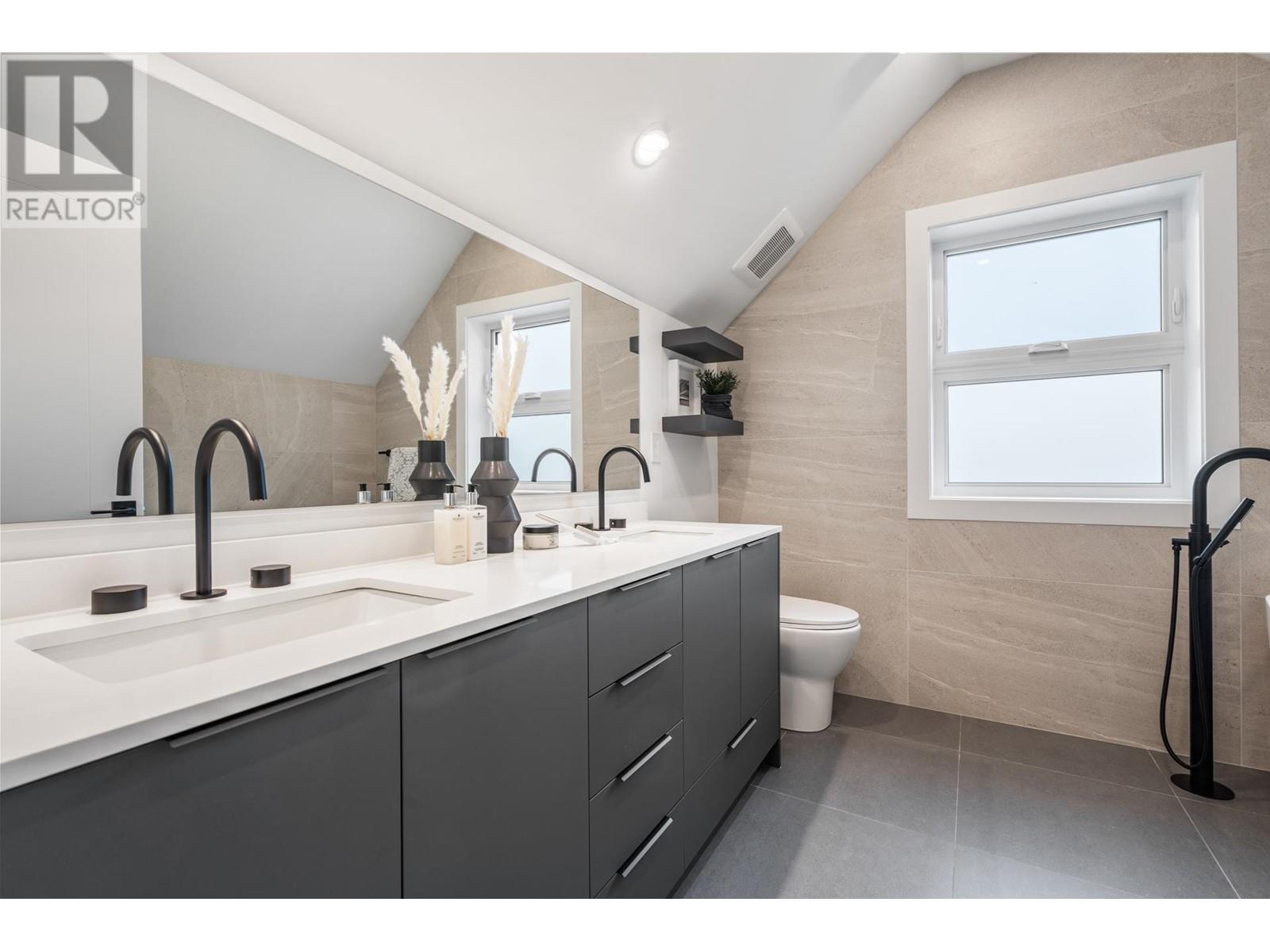 Listing Picture 27 of 40 : 1 3494 FRANKLIN STREET, Vancouver / 溫哥華 - 魯藝地產 Yvonne Lu Group - MLS Medallion Club Member