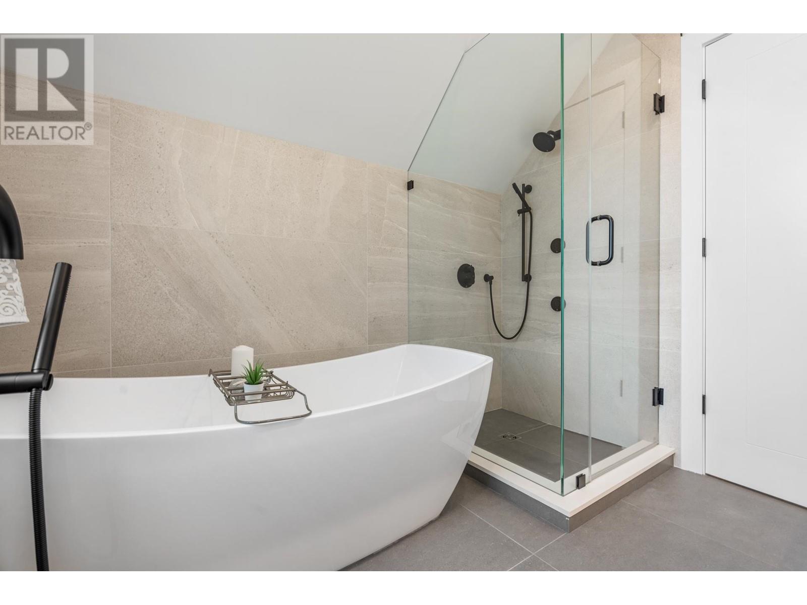 Listing Picture 28 of 40 : 1 3494 FRANKLIN STREET, Vancouver / 溫哥華 - 魯藝地產 Yvonne Lu Group - MLS Medallion Club Member