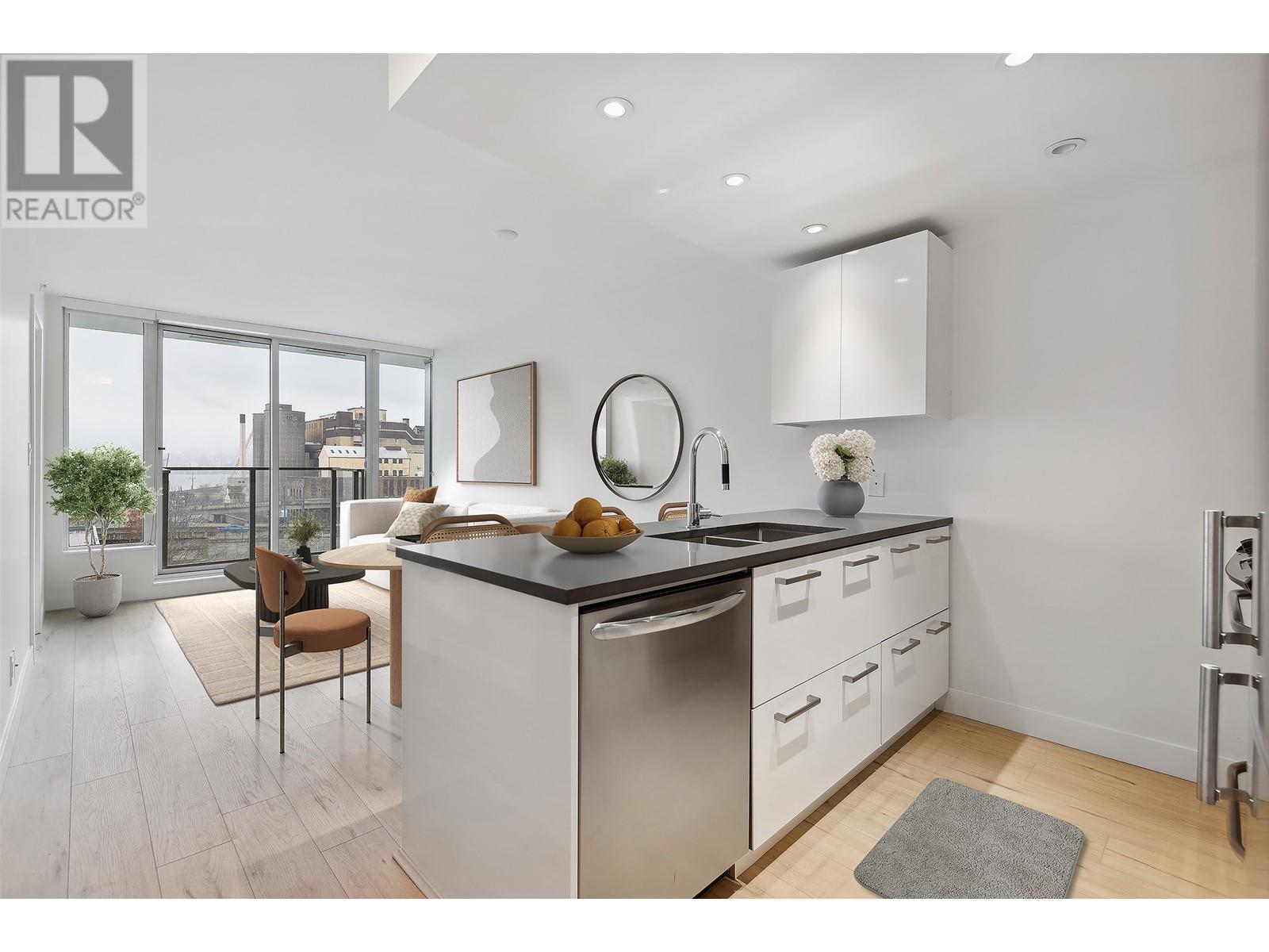 555 955 E Hastings Street, Vancouver, British Columbia  V6A 0G8 - Photo 2 - R2962913