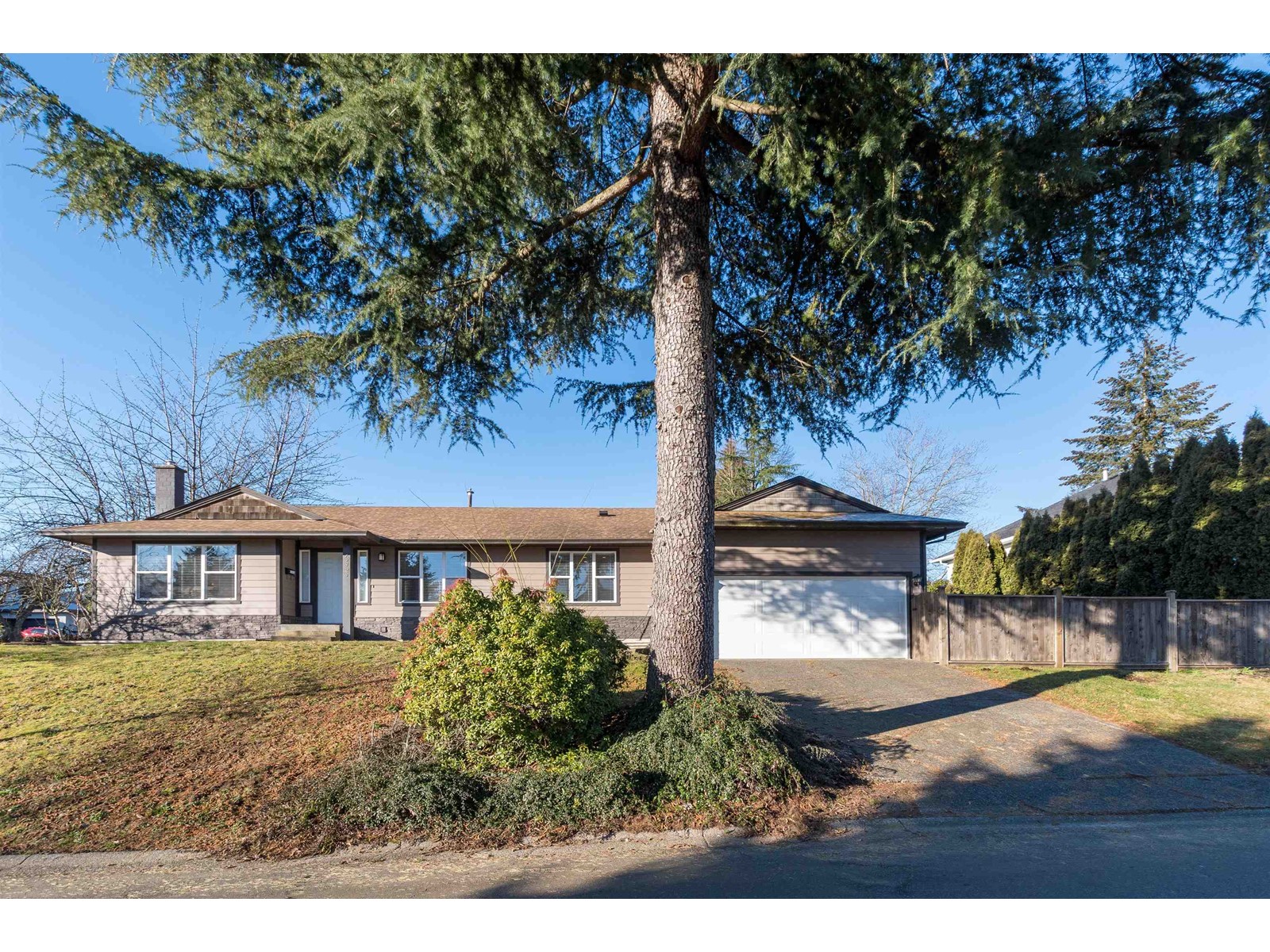 Property at 15825 101 AVENUE image 3