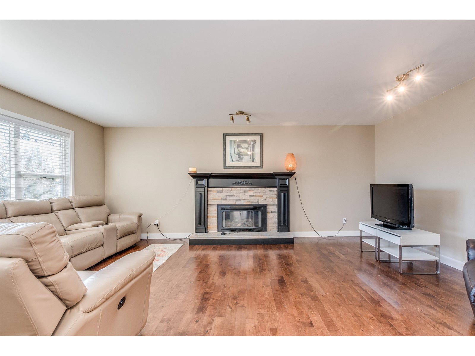 Property at 15825 101 AVENUE image 4