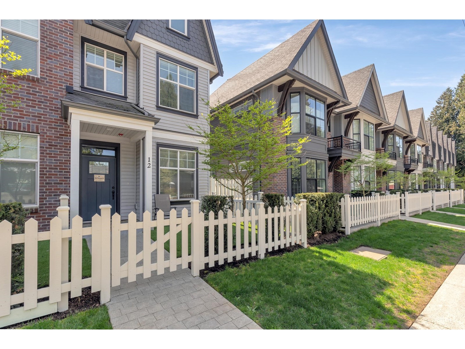 Property at 12 33460 LYNN AVENUE image 2