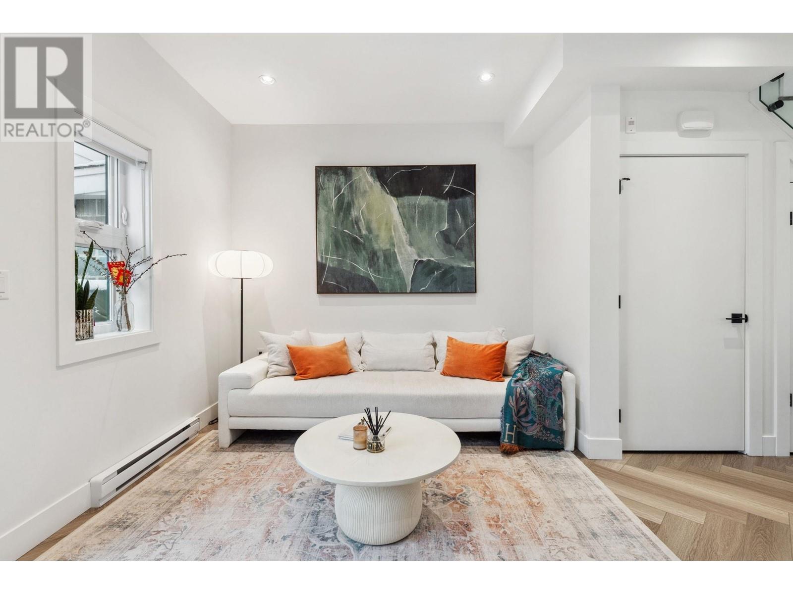 Listing Picture 14 of 28 : 2318 E 34TH AVENUE, Vancouver / 溫哥華 - 魯藝地產 Yvonne Lu Group - MLS Medallion Club Member