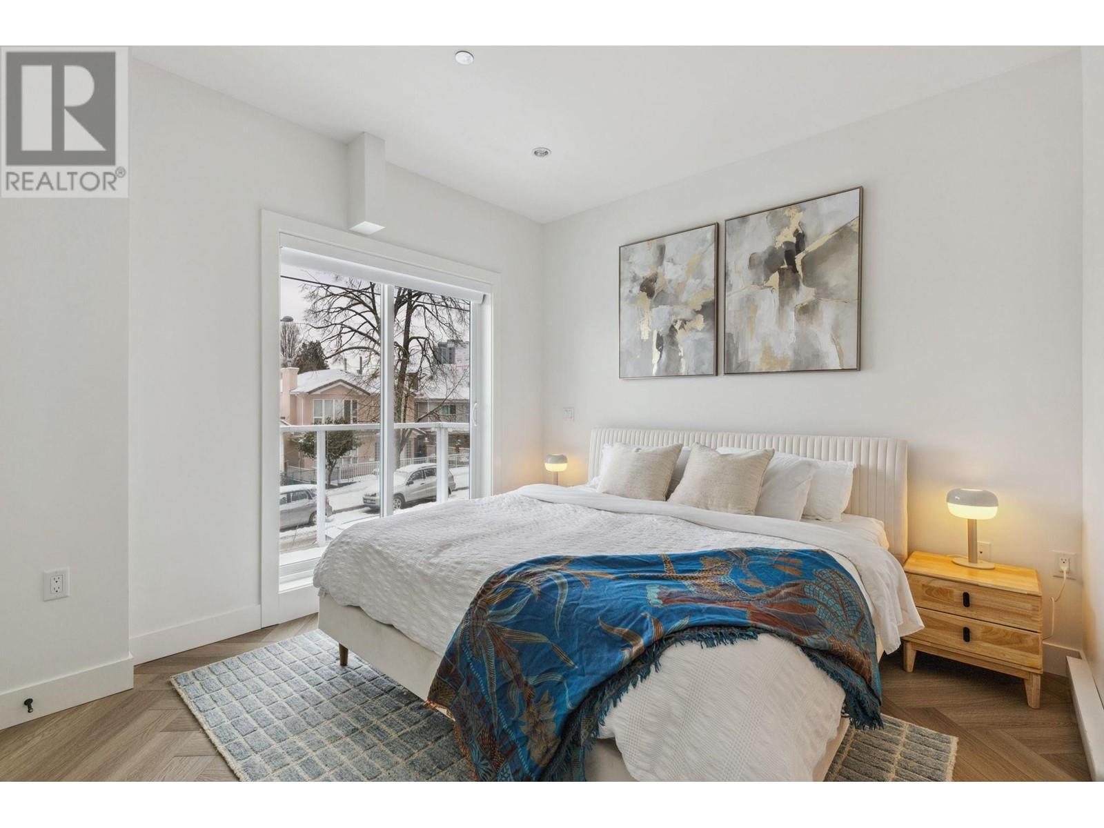 Listing Picture 18 of 28 : 2318 E 34TH AVENUE, Vancouver / 溫哥華 - 魯藝地產 Yvonne Lu Group - MLS Medallion Club Member