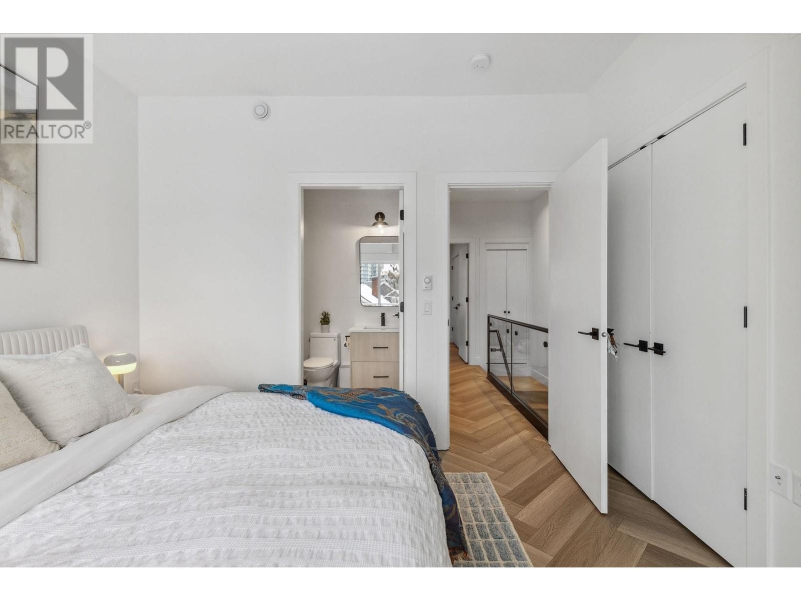 Listing Picture 19 of 28 : 2318 E 34TH AVENUE, Vancouver / 溫哥華 - 魯藝地產 Yvonne Lu Group - MLS Medallion Club Member