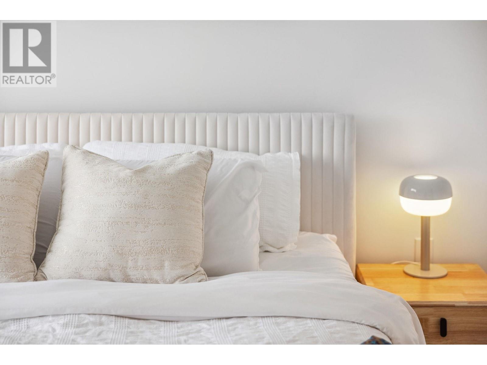 Listing Picture 20 of 28 : 2318 E 34TH AVENUE, Vancouver / 溫哥華 - 魯藝地產 Yvonne Lu Group - MLS Medallion Club Member