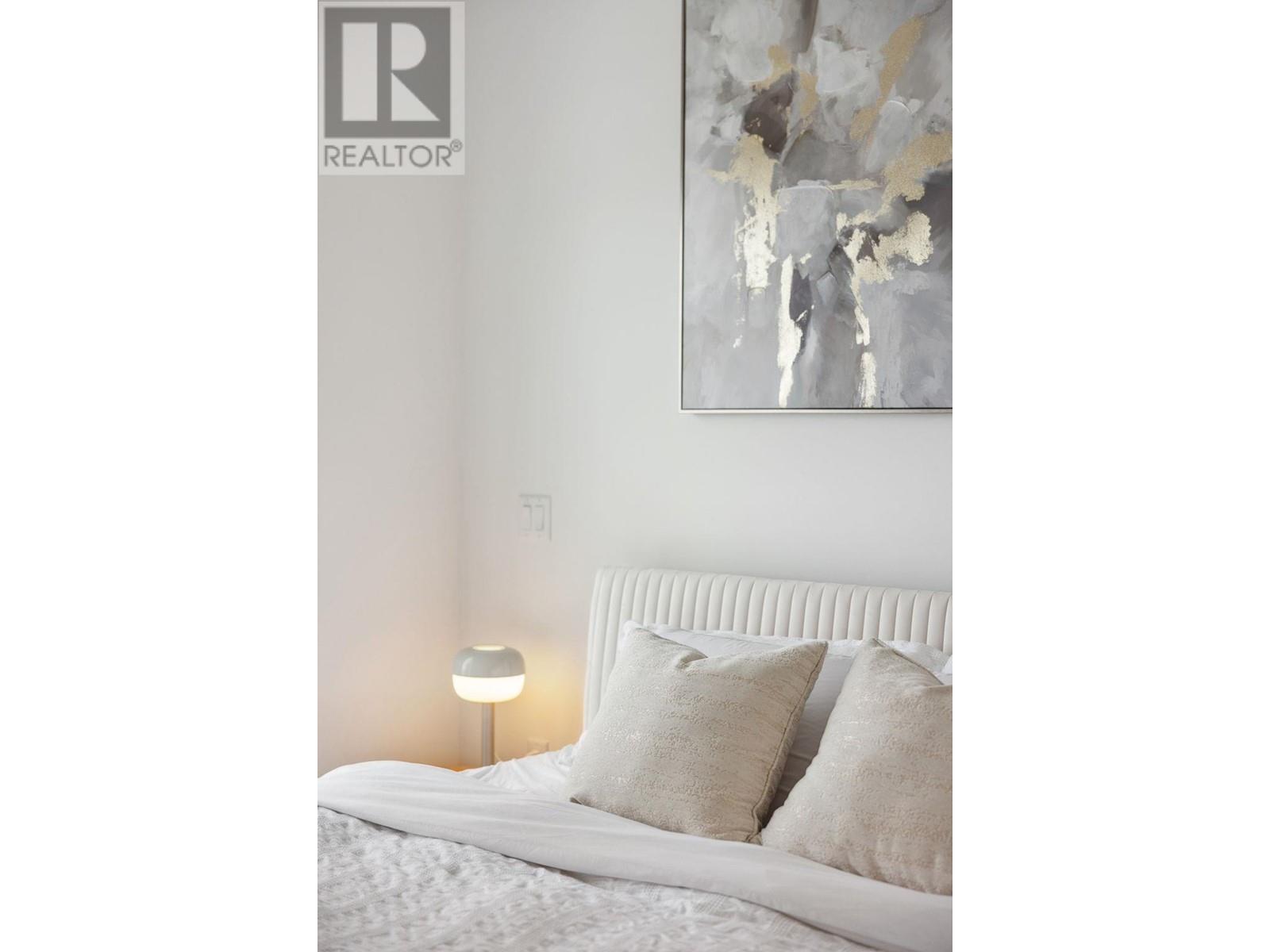 Listing Picture 21 of 28 : 2318 E 34TH AVENUE, Vancouver / 溫哥華 - 魯藝地產 Yvonne Lu Group - MLS Medallion Club Member