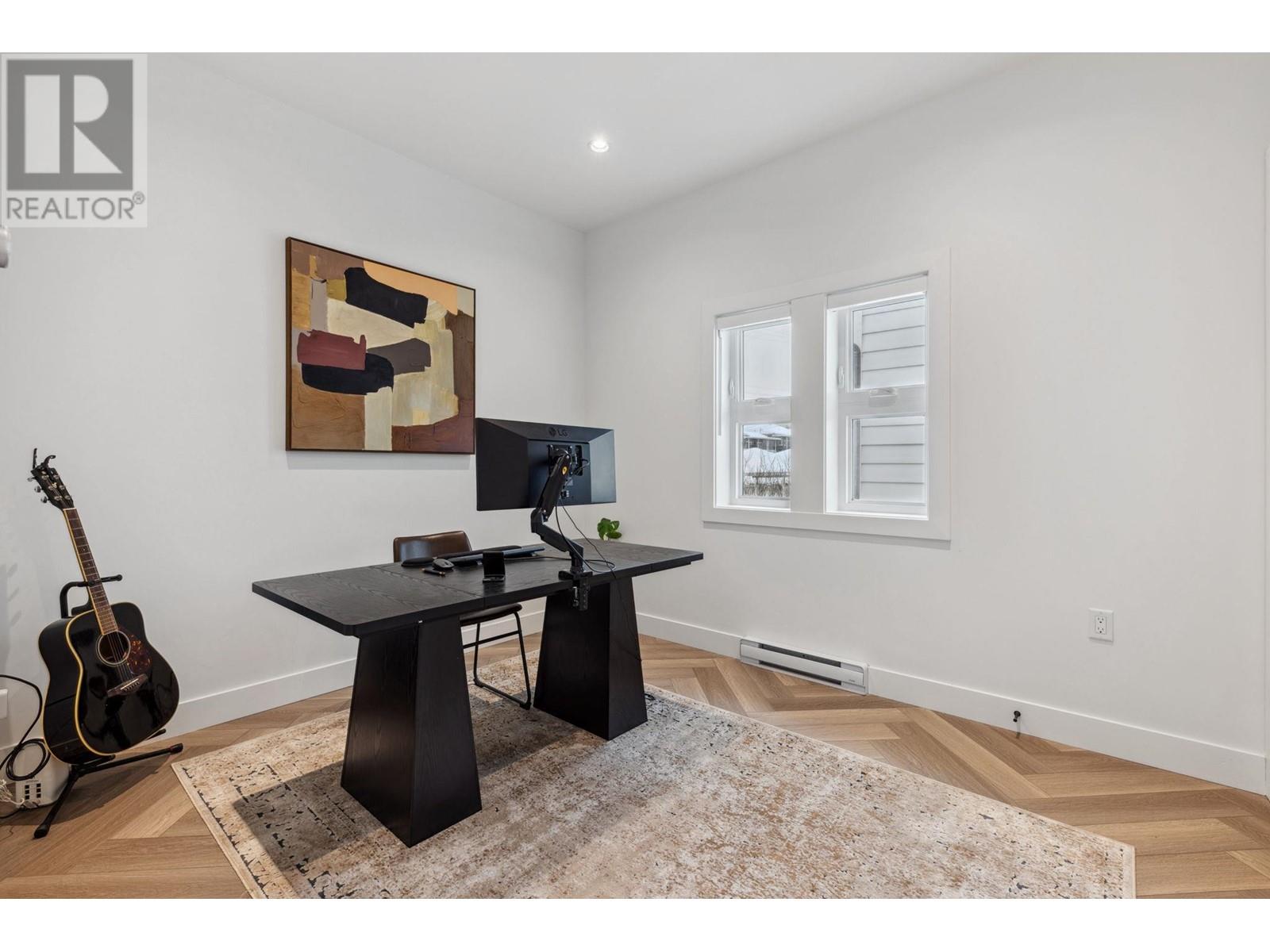 Listing Picture 24 of 28 : 2318 E 34TH AVENUE, Vancouver / 溫哥華 - 魯藝地產 Yvonne Lu Group - MLS Medallion Club Member