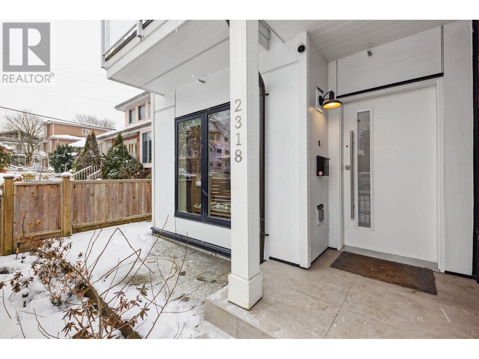 Listing Picture 3 of 28 : 2318 E 34TH AVENUE, Vancouver / 溫哥華 - 魯藝地產 Yvonne Lu Group - MLS Medallion Club Member